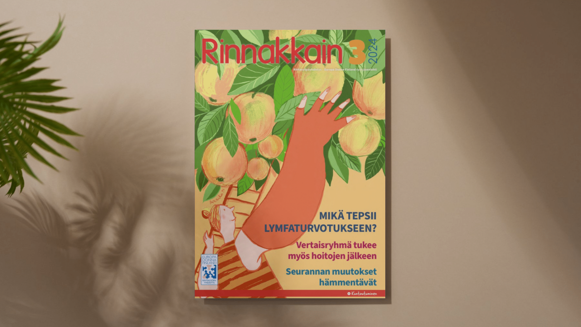 Pöydälle viherkasvin varjoon on laskettu Rintasyöpäyhdistys - Europa Donna Finland ry:n Rinnakkain-lehden numero, jonka aiheena on lymfaturvotus.